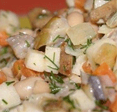 Салат из овощей с селедкой