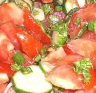 Салат из огурцов, помидоров и хрена